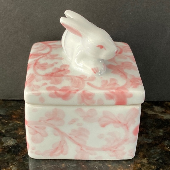 White Rabbit Top of Small Pink & White Trinket Box//Perfect For Spring & Easter - Picture 3 of 5